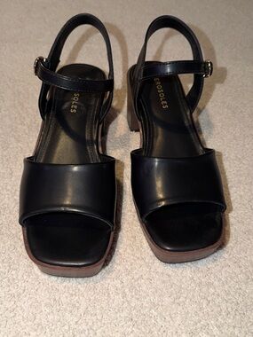 AEROSOLES Black Leather Square-Front Block Heel Sandals